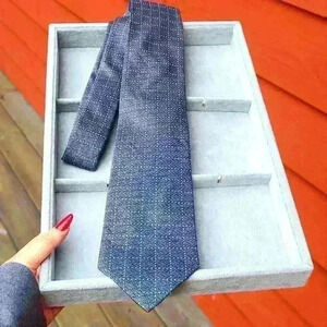 NWOT Calvin Clein 100% silk gray tie men's neck ties